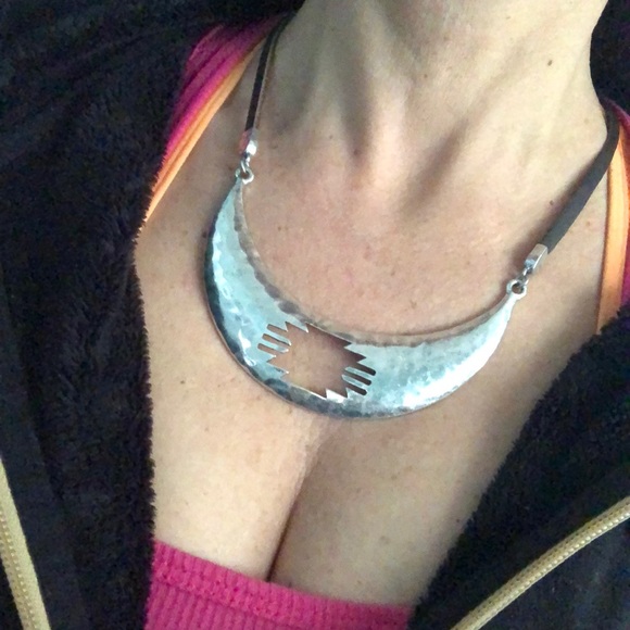 Hammered silver and suede necklace - Picture 2 of 2